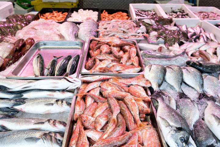 Vente de poissons frais à La Réunion